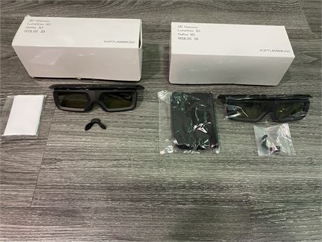 2 PAIRS OF 3D GLASSES