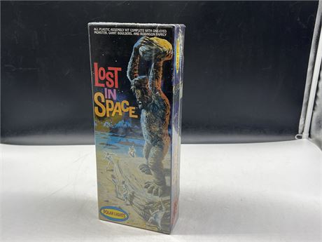 SEALED 1997 LOST IN SPACE ASSEMBLY MODEL KIT