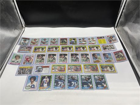 39 VINTAGE TOPPS FOOTBALL CARDS