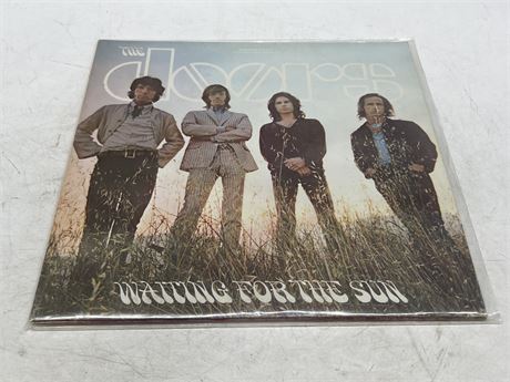 THE DOORS - WAITING FOR THE SUN GATEFOLD - EXCELLENT (E)