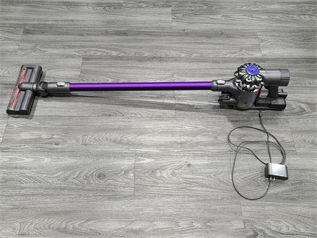 PURPLE DYSON DC62 STICK VACCUUM TESTED WORKING