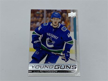 ROOKIE ELIAS PETTERSSON YOUNG GUNS CARD