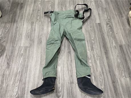 PAIR OF NORTH RIVER BREATHABLE WADERS (SZ LARGE)