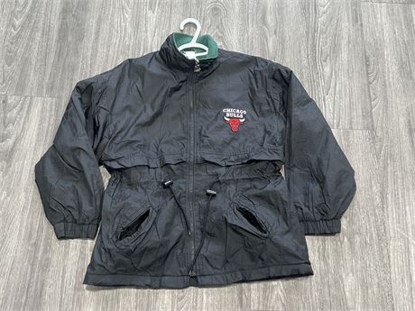 VINTAGE CHICAGO BULLS MIGHTY-MAC ZIP UP COAT - SIZE SMALL / MED