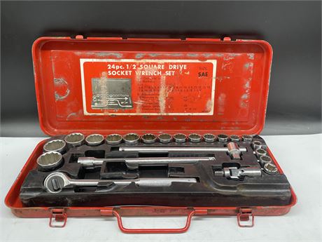 24 PIECE 1/2” SQUARE DRIVE SOCKET WRENCH SET IN CASE