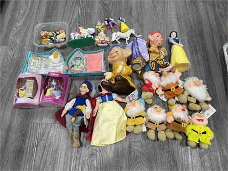 VINTAGE/COLLECTABLE SNOW WHITE FIGURES, HANGING ORNAMENTS, ETC