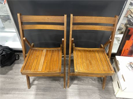 2 VINTAGE FOLDING CHAIRS