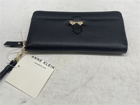 (NEW WITH TAGS) ANNE KLEIN WALLET