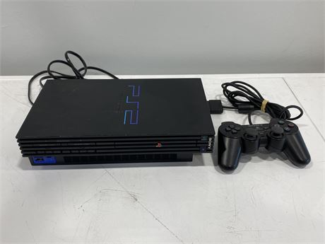 PS2 W/CONTROLLER (Turns on)