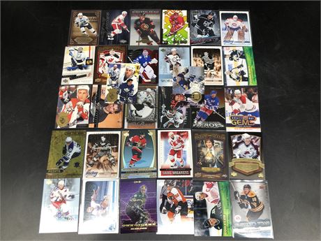 32 CARD LOT OF INSERTS