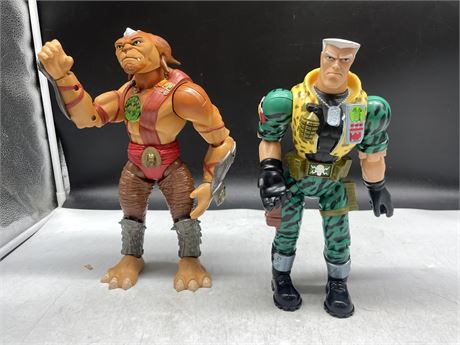 2 LARGE SMALL SOLDIERS FIGURES