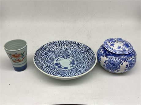 3 PIECES OF SIGNED ASIAN CHINA