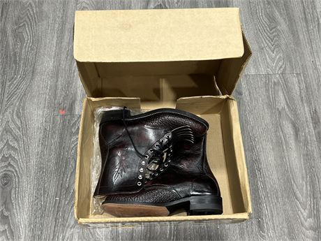 NEW OLD STOCK BRAHMA BOOTS SIZE 7