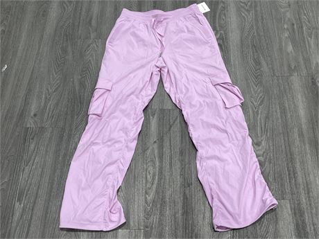 (NEW) LULULEMON DANCE STUDIO RELAXED-FIT MR CARGO PANT W/ TAGS - SIZE M