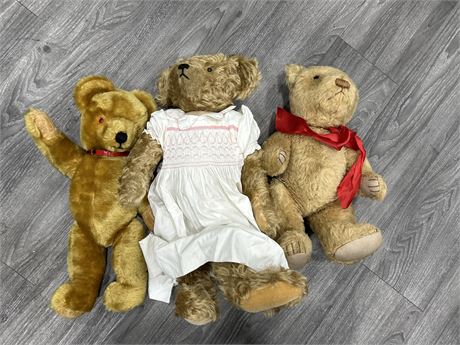 3 LARGE VINTAGE JOINTED BEARS - LARGEST 20”