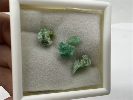 GENUINE COLOMBIAN EMERALD CRYSTAL SPECIMENS - 3.23CT