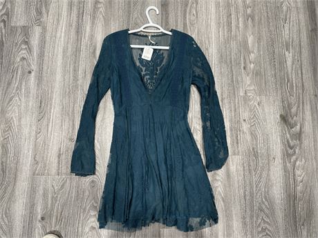 FREE PEOPLE DRESS SIZE 6 NEW WITH TAGS