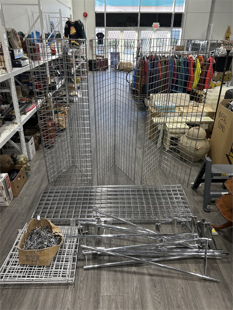 Urban Auctions - METAL GRID PANEL / WIRE RACKING W/PEGS & OTHER MISC ...
