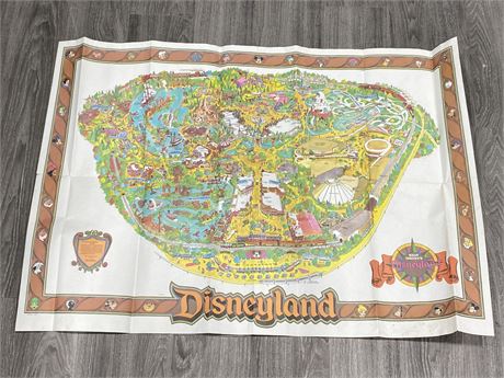 LARGE DISNEYLAND MAP AS IT WAS IN 1989 (43”X30”)