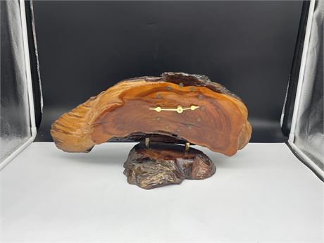 DRIFTWOOD MANTLE CLOCK (working, new battery) 11x25”