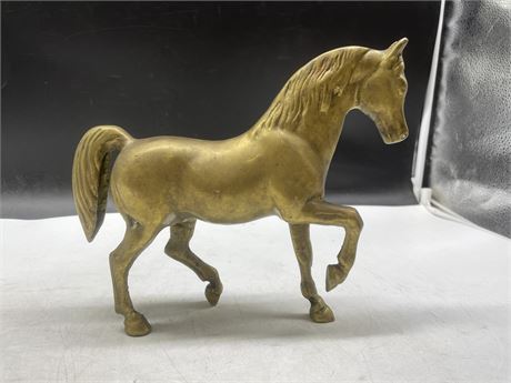 VINTAGE SOLID HEAVY BRASS HORSE STATUE (10”x9”)