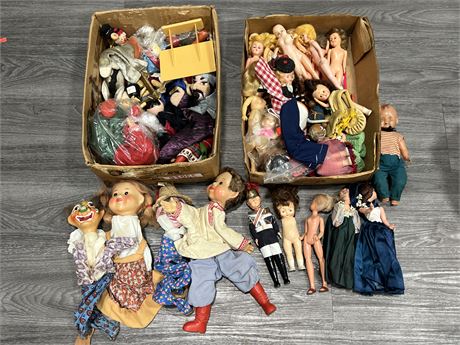 2 BOXES OF VINTAGE DOLLS / DOLL PARTS