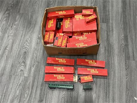 1950s HO TRI-ANG TRAINS & ACCESSORIES IN BOX