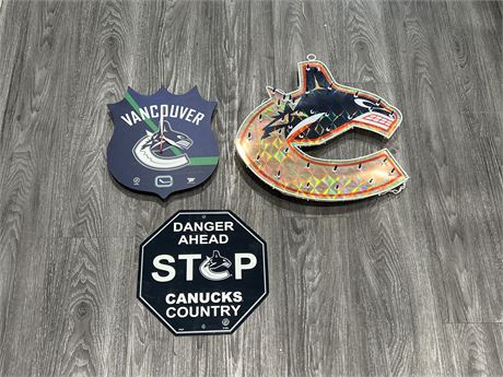 3 VANCOUVER CANUCKS COLLECTABLES SIGN / LIGHT UP SIGN & CLOCK
