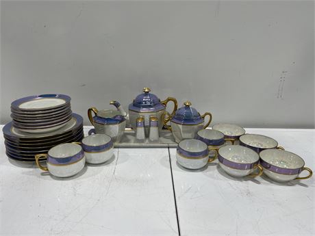 BAVARIA SIGNED LUNCHEON SET - 32 PIECES