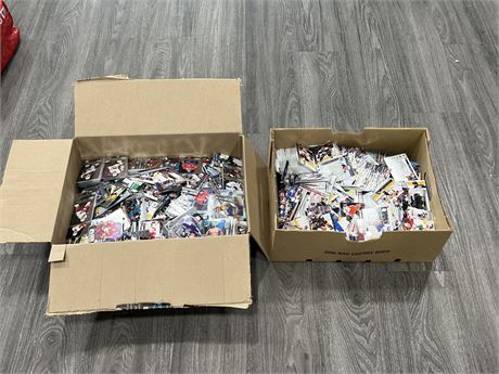 2 BOXES OF MISC CURRENT HOCKEY / SOME WRESTLING CARDS