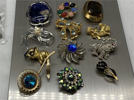 12 VINTAGE BROOCHES