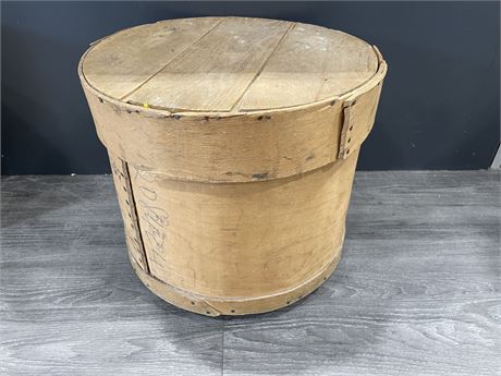 LARGE VINTAGE CHEESE BOX 17”x14”