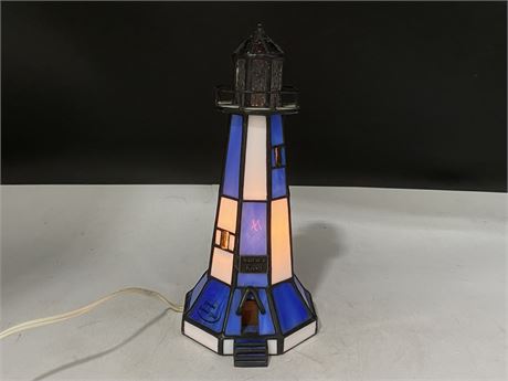 SAILORS KNOLL BY BILL JOB STAINED GLASS LIGHTHOUSE LAMO (9.5”)