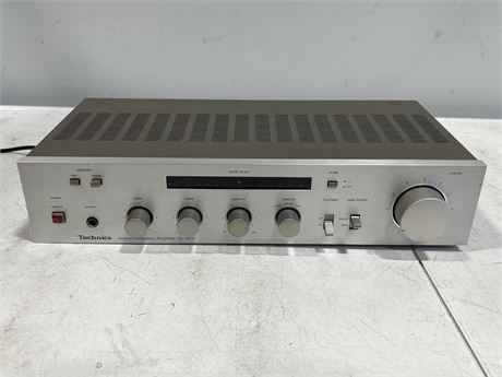 TECHNICS SU-8011 AMP -LIGHTS UP OTHERWISE UNTESTED / AS IS