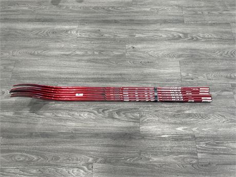 6 BRAND NEW RIGHT HANDED YOUTH HOCKEY STICKS - SPECS IN PHOTOS