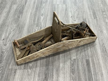 ANTIQUE TOOL CARRIER W/TOOLS