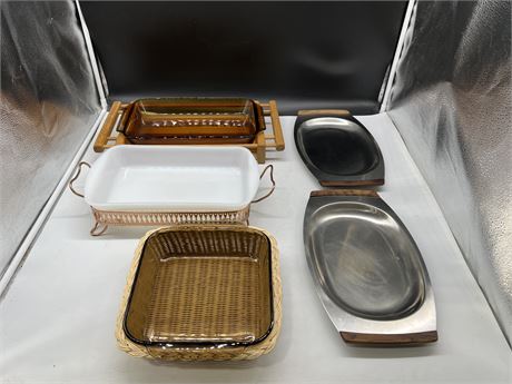LOT OF VINTAGE SERVING TRAYS / GLASS BAKING DISHES ON STANDS -