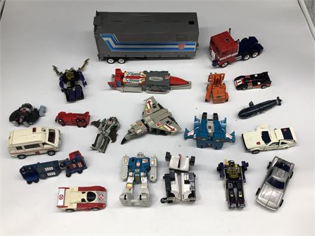 BOX OF TRANSFORMERS AND GO BOTS