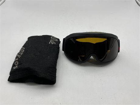 PAIR OF BOLLE SNOWBOARD GOGGLES