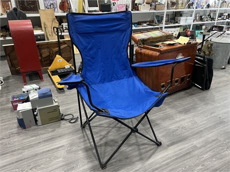 VERY LARGE FOLD UP SUMMER CHAIR (67” tall)