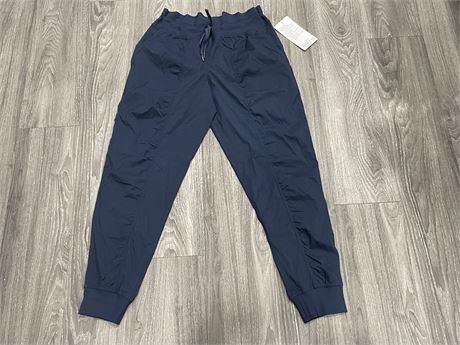 (NEW WITH TAGS) LULULEMON DANCE STUDIO MID-RISE JOGGER SIZE 10