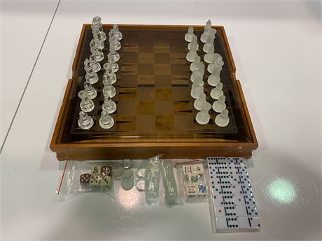 WOOD/GLASS CHESS TABLE & OTHER GAMES