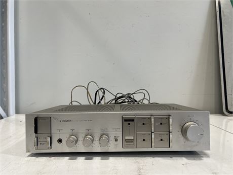 PIONEER A-30 STEREO AMPLIFIER - MISSING ONE FOOT KNOB - WORKING