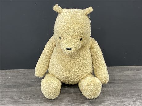 NEW LARGE GUND CLASSIC POOH PLUSH (19” TALL IN PICTURE)