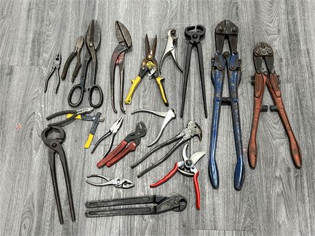 LOT OF MISC HAND TOOLS