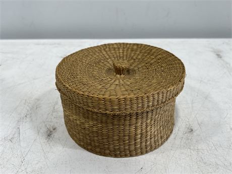 LARGE FIRST NATIONS WHEAT GRASS BASKET (7”)