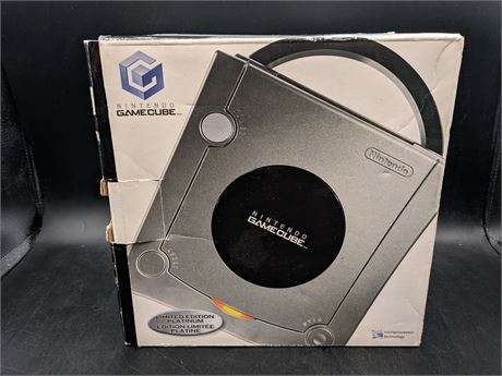 GAMECUBE CONSOLE COMPLETE IN BOX - EXCELLENT CONDITION