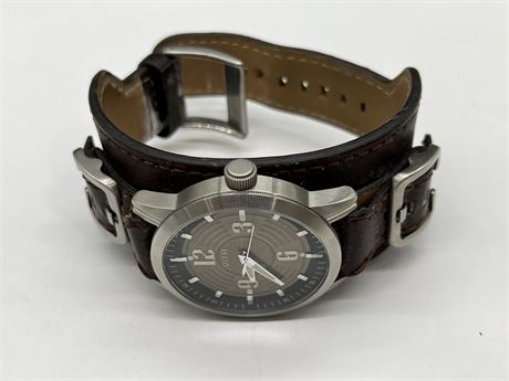 GUESS LEATHER STRAP WATCH - NEEDS BATTERY