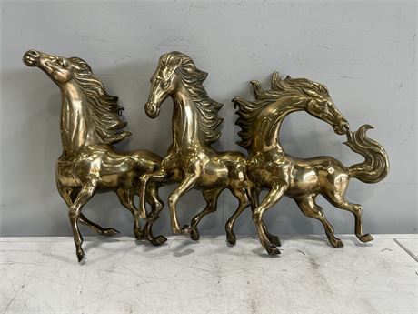 MID CENTURY HEAVY BRASS HORSES WALL HANGING (27”x15”)