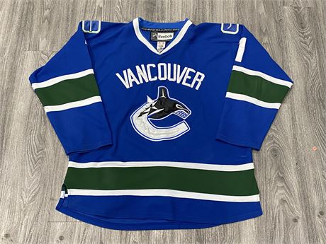 LUONGO VANCOUVER CANUCKS JERSEY W/FIGHT STRAP - SIZE 54